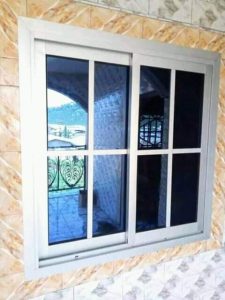 fenêtre sur mesure à Roqueredonde